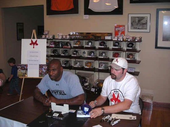 New York Giants running back Brandon Jacobs stops by to sign some autographs at Fox Sports Cards.