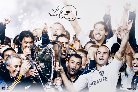 Upper-Deck-Blog-MLS-Cup-Landon-Donovan-Signed-Photo-Celebration