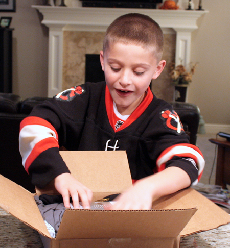 2012-13-NHL-The-Cup-Free-Pack-Kids-Excited-To-See-It