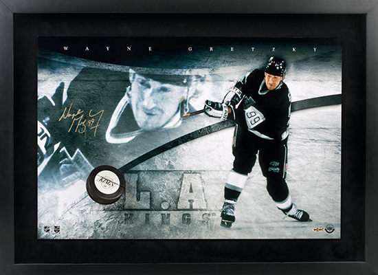 NHL-Stanley-Cup-Final-Los-Angeles-Kings-Wayne-Gretzky-Autographed-Upper-Deck-Authenticated-Breaking-Through-Puck