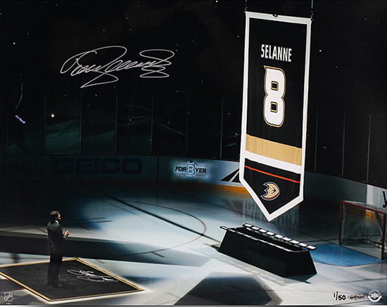 Teemu Selanne's No. 8 jersey retired in Finland