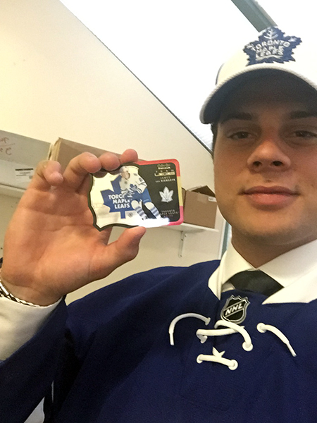 2016-NHL-Draft-Upper-Deck-First-Niagra-Buffalo-Auston-Mathews-1-Pick-Toronto-Maple-Leafs-Selfie