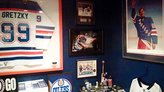 Upper-Deck-Random-Acts-of-Kindness-Edmonton-Oilers-Collector-Wests-Sportscards-Wayne-Gretzky-Man-Cave