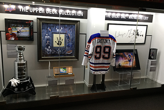 authenticated-hockey-hall-of-fame-area-collectors-zone-upper-deck-new-exhibit-wayne-gretzky