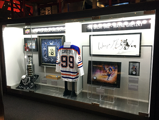 authenticated-hockey-hall-of-fame-area-collectors-zone-upper-deck-wayne-gretzky-collection