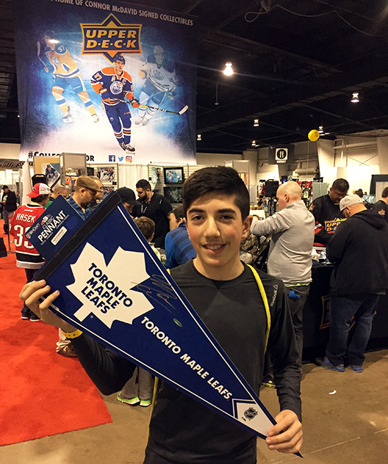 2017-upper-deck-sport-card-memorbabilia-toronto-nhl-hockey-cards-warpper-redemption-prorgram-instant-mitch-marner-autograph-pennant