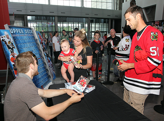 2017-nhl-draft-upper-deck-booth-autograph-session-tyler-motte-chicago-blackhawks-trade-panarin-columbus-cute-baby-signing