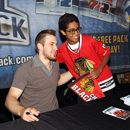 2017-nhl-draft-upper-deck-booth-autograph-session-tyler-motte-chicago-blackhawks-trade-panarin-columbus-young-photo-opp