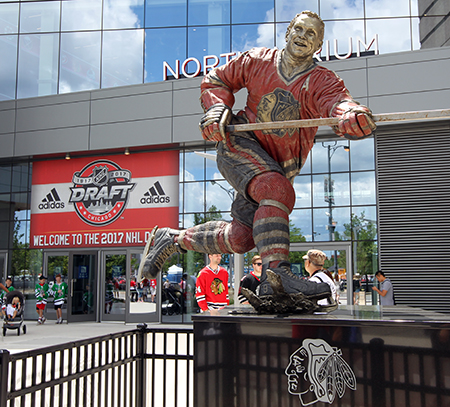 2017-nhl-draft-upper-deck-booth-outside-united-center-statue