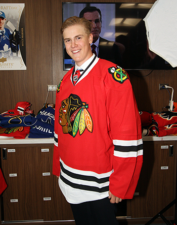 2017-nhl-draft-upper-deck-chicago-blackhawks-draft-pick-henri-photo-shoot