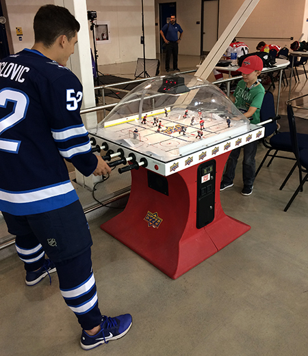 2017-nhlpa-rookie-showcase-upper-deck-bubble-hockey-recreation-winnipeg-jets-superfan