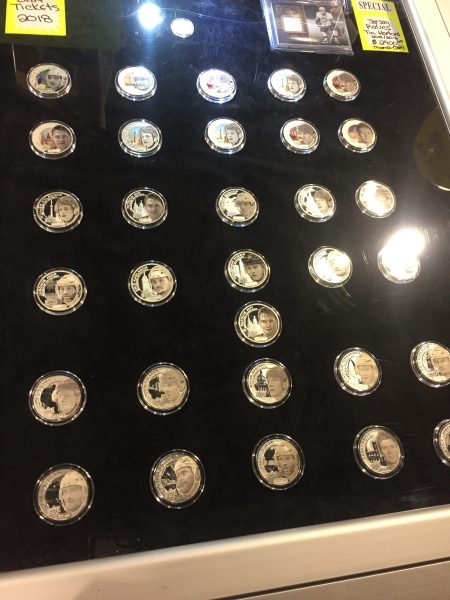 Grandeur-Upper-Deck-NHLPA-Hockey-Coins-CIBC-Booth-Expo-Dealer-Showcase