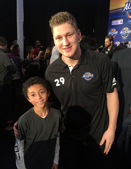 2018-upper-deck-nhl-all-star-media-day-kid-correspondent-interview-reporter-nate-mackinnon-jaxson-shandler