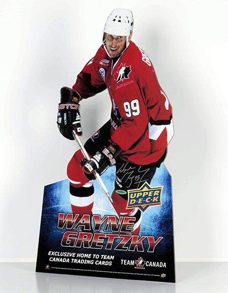 2018-upper-deck-spring-sport-card-memorabilia-expo-case-breaker-prize-wayne-gretzky-signed-team-canada-standee