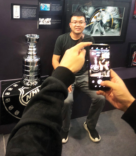 2018-nhl-china-games-upper-deck-authenticated-uda-signed-stanley-cup-chinese-wayne-gretzky
