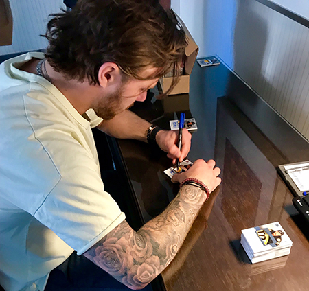 2019-nhl-all-star-fan-fair-upper-deck-athlete-signings-david-pastrnak