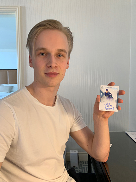 2019-nhl-all-star-fan-fair-upper-deck-athlete-signings-elias-pettersson-3