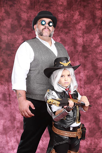 overwatch league cosplay father daugther